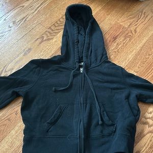 Black cropped Hollister sweatshirt